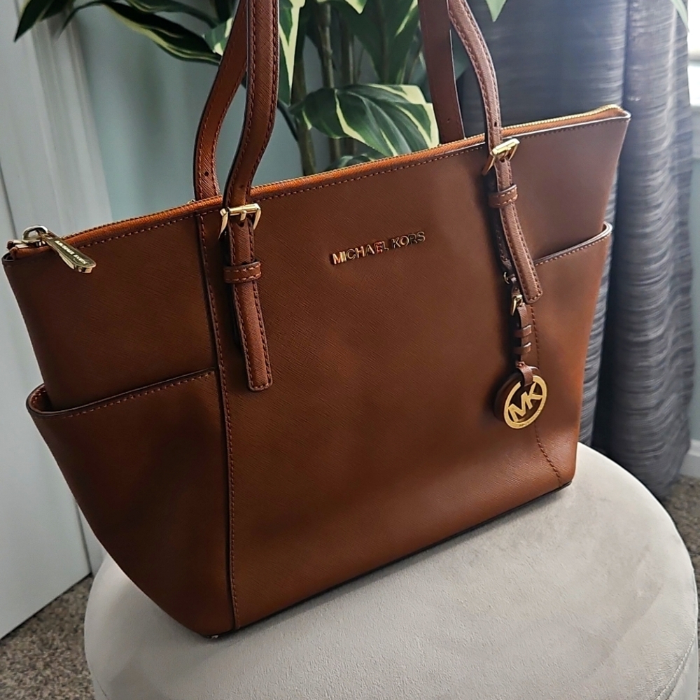 Michael Kors Jet Set Saffiano Leather Top-Zip Bag